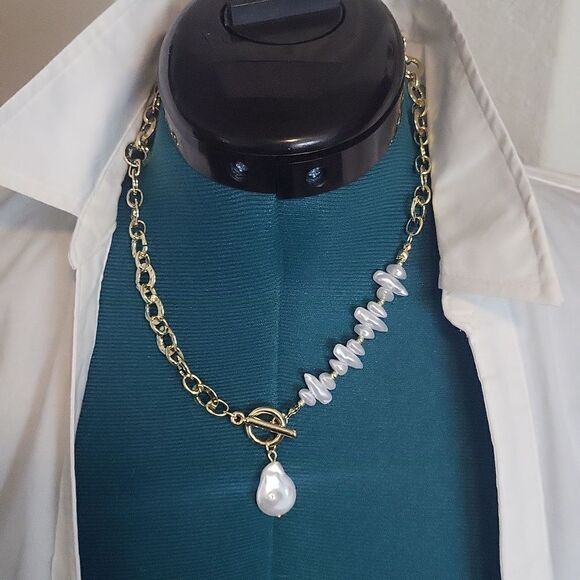 Baroque Style Lab Pearl Pendant Necklace with Round Gold Tone Chain - Picture 3 of 8